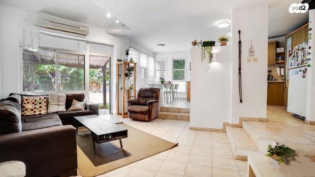 בית פרטי/ קוטג', נאות הפרחים, גן יבנה