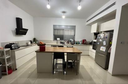 העלייה דו משפחתי, המושבה, גדרה