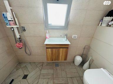 העלייה דו משפחתי, המושבה, גדרה