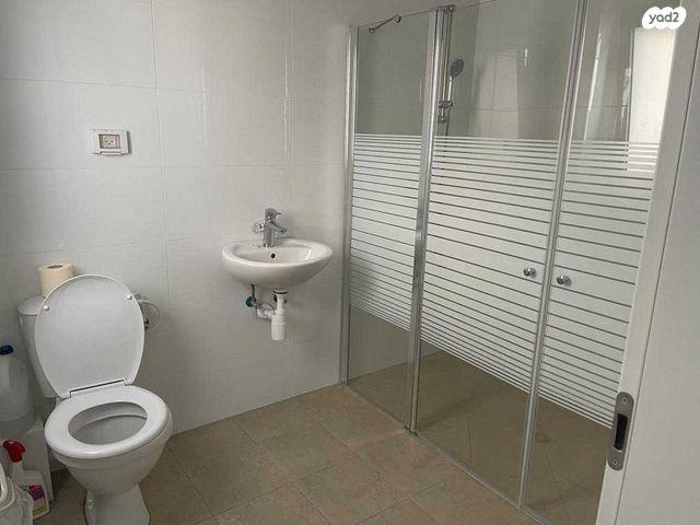 שרה אהרונסון,מזרח גדרה