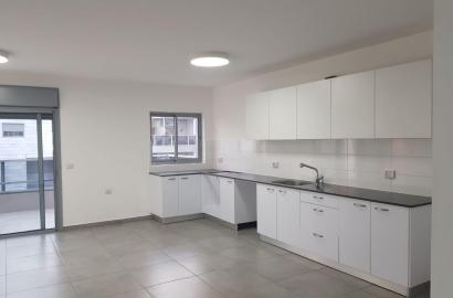 דרך האילנות 33, גדרה מזרח