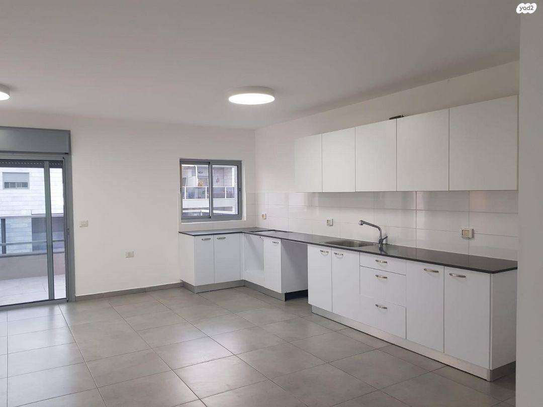 דרך האילנות 33, גדרה מזרח