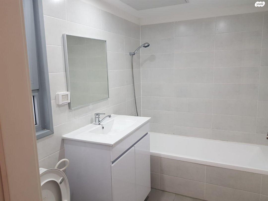 דרך האילנות 33, גדרה מזרח